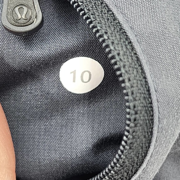 Lululemon Gray Striped Speed Up Low-Rise Lined ShortS Sz 10 - Picture 3 of 3